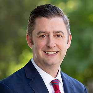 Headshot of Brad Simmons.